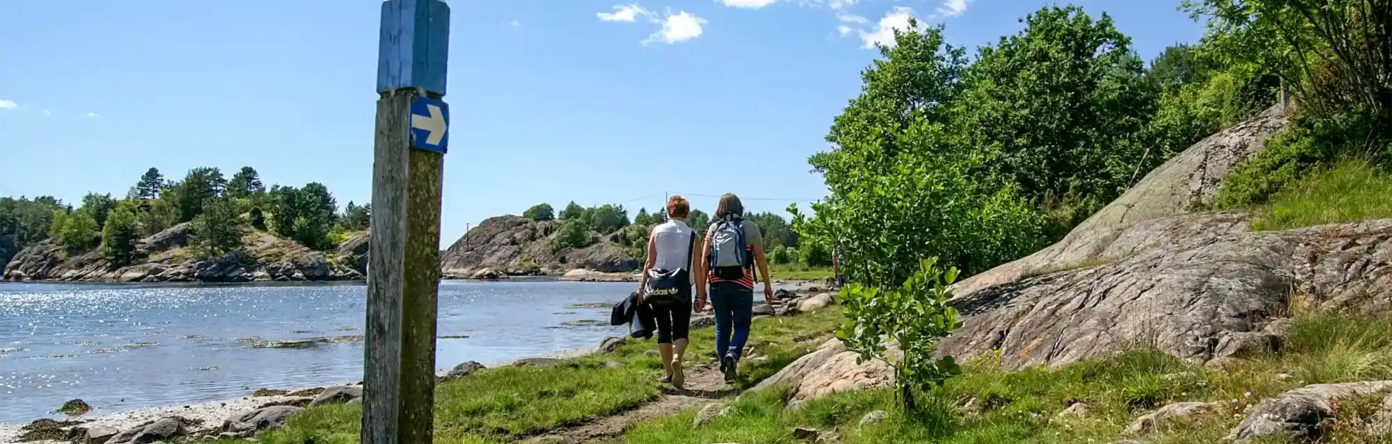 Kuststig med vandrare